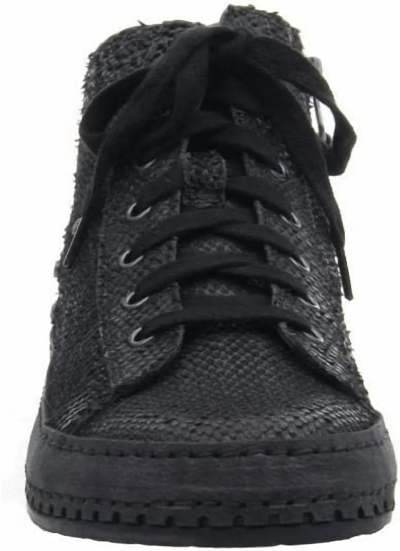 Latest Trends Women's Roundtrip Sneakers In Black