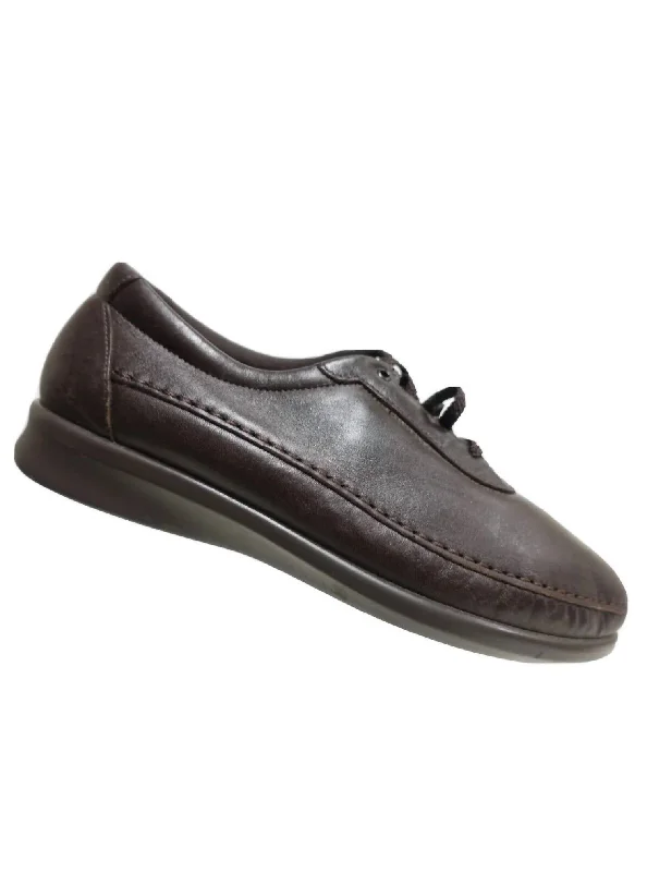 Women's Shoe Sale Women's Traveler Athletic Lace Up Shoe - Medium In Dark Brown