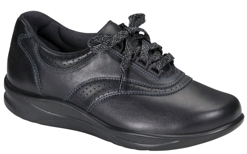 Women's Dress Shoes Women's Walk Easy Walking Shoe - Medium Width In Black
