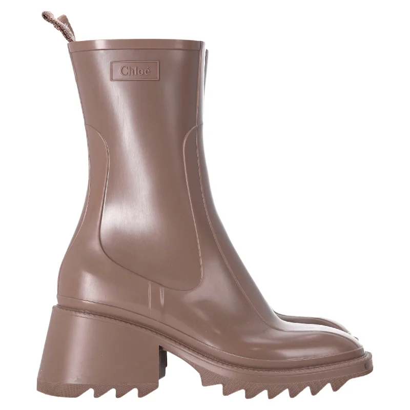 Comfort Meets Fashion Chloé Betty Rain Boots in Beige Rubber