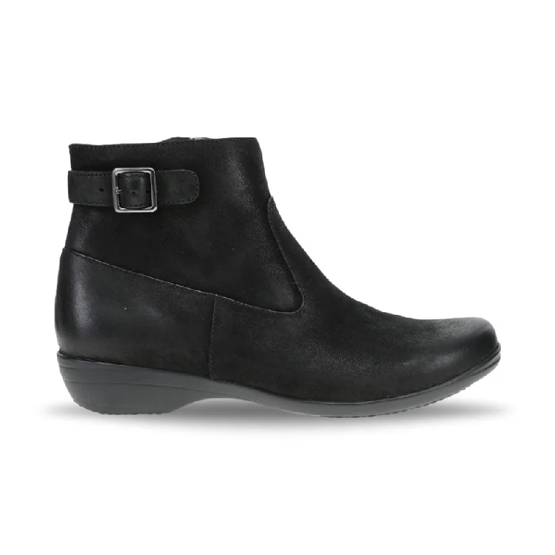 Women's Fashion Boots Dansko Women's Finnley - Black Burnished Nubuck