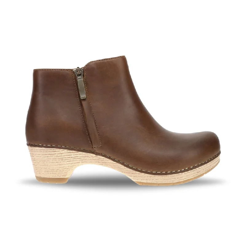 Women's Chic Footwear Dansko Women's Lizanne - Tan Oiled Pull Up