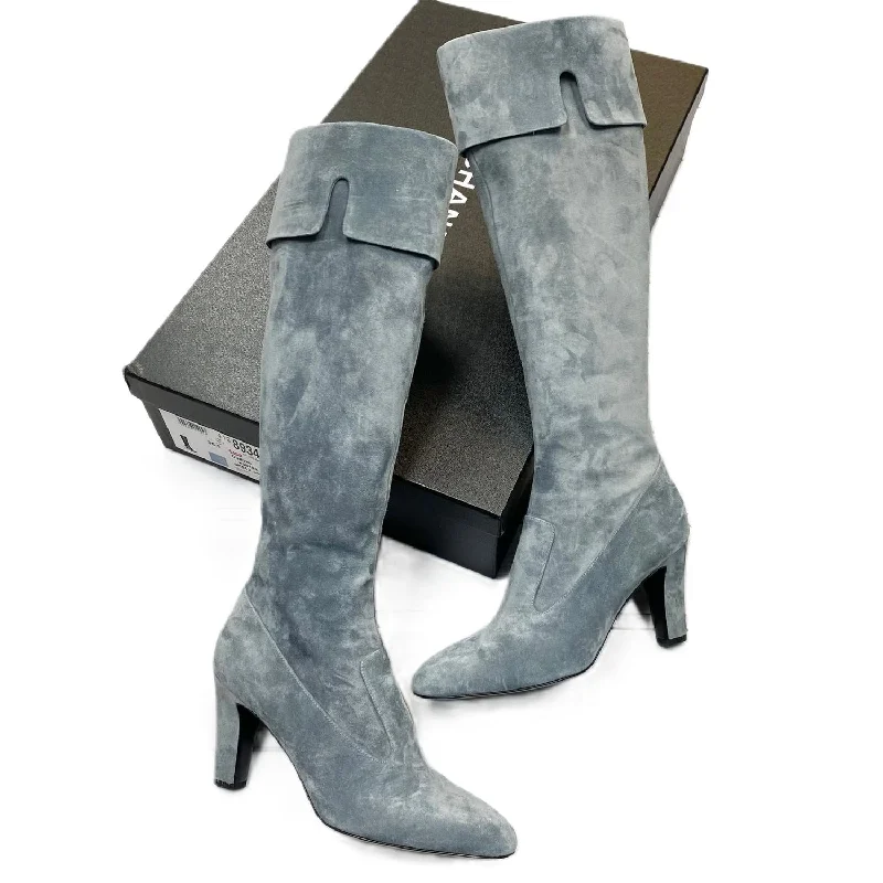 Flash Sale Now Pre-Loved Women's Luxury Designer Boots In Grey
