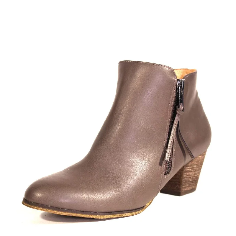 Seasonal Trends Logan Western Booties