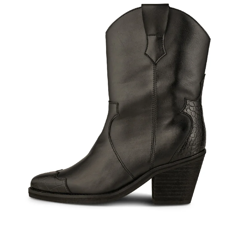 Modern Flat Shoes Offers Nancy Western - Black